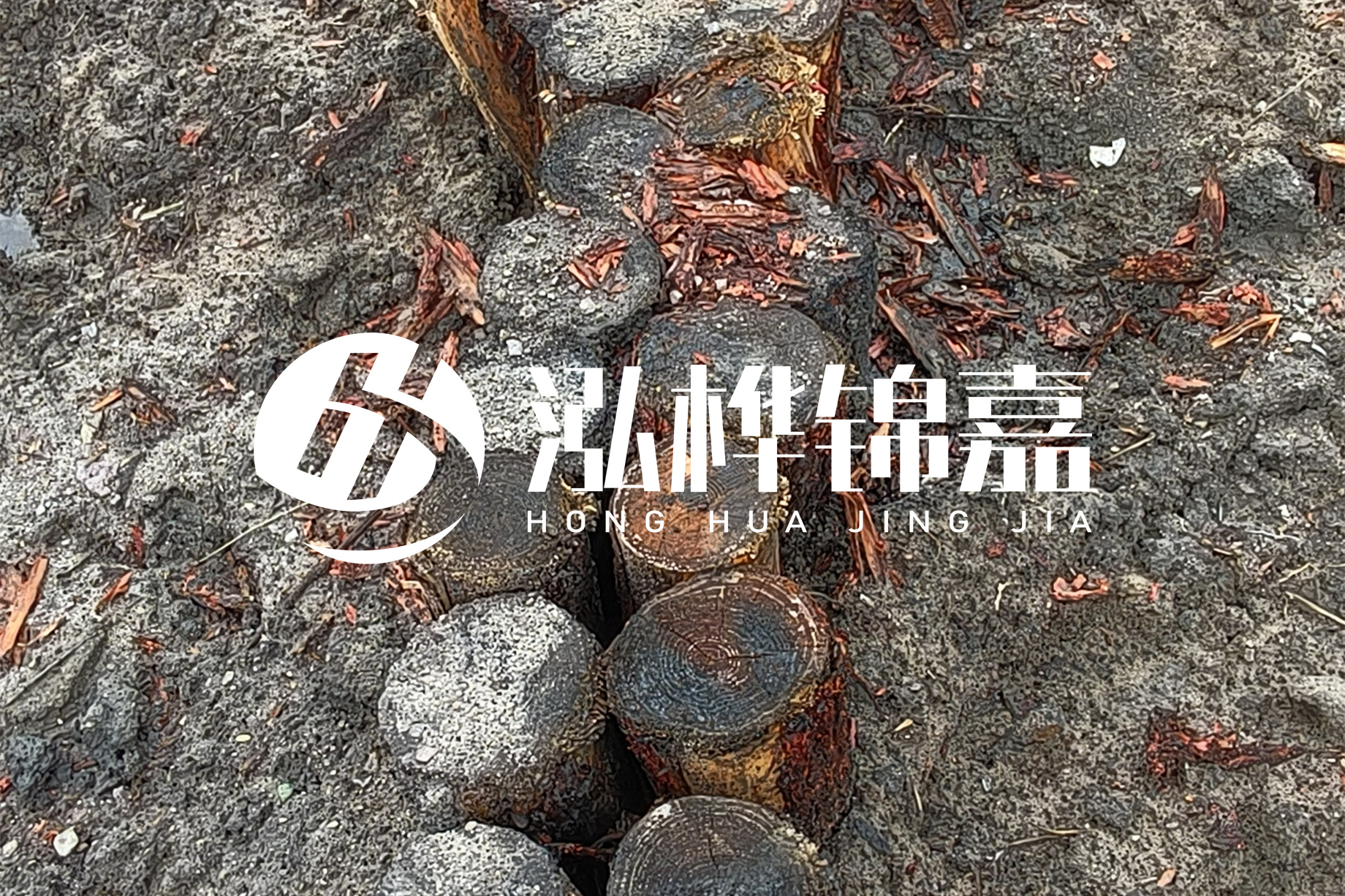 魚塘淤泥太多怎么清理？挖掘機(jī)清除淤泥的作用及方法