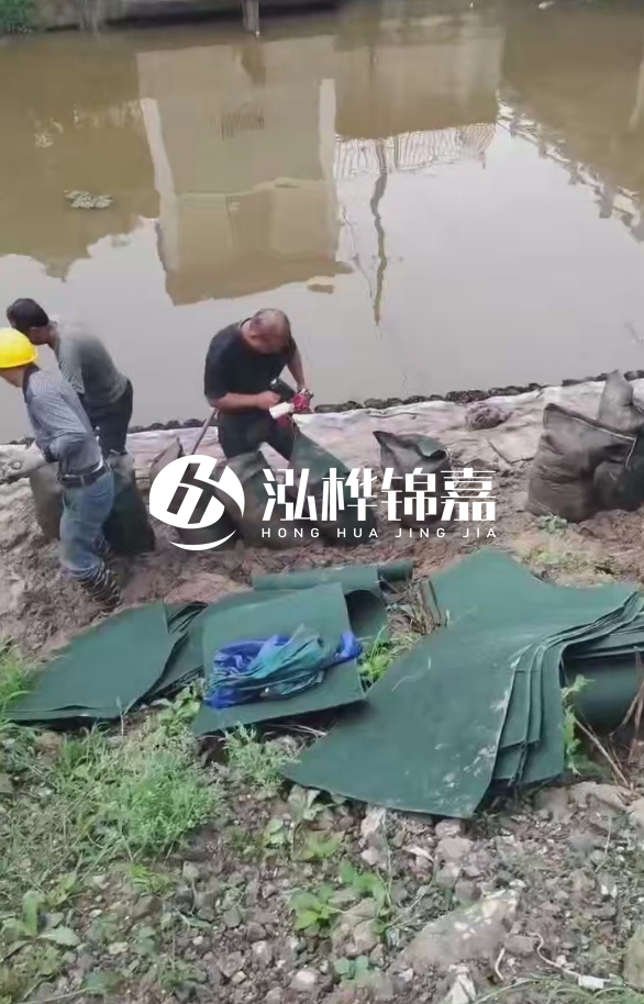 鄭州專業(yè)挖機(jī)打木樁-地基加固中挖機(jī)打木樁的優(yōu)勢(shì)？