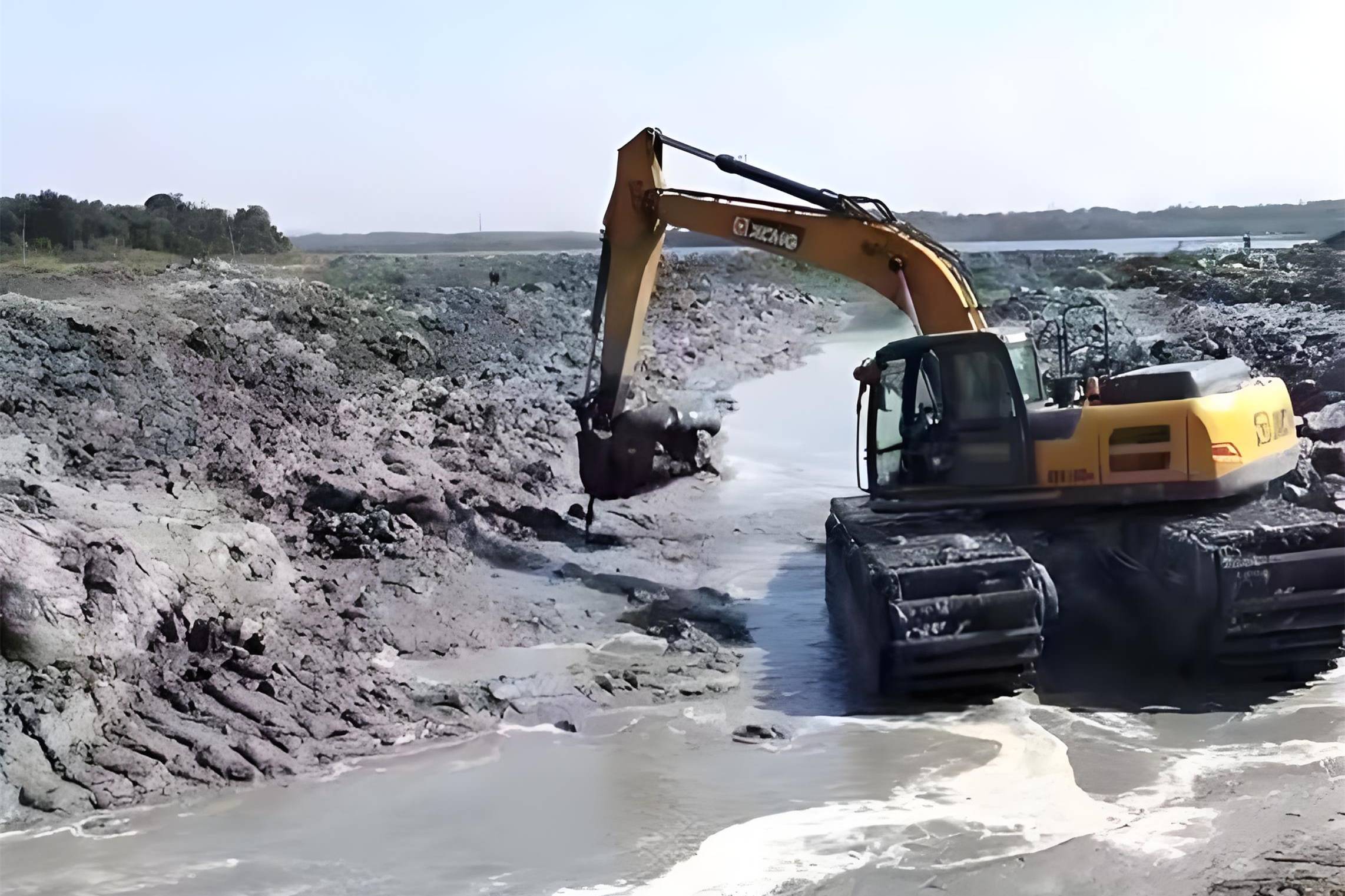 河南水挖清淤團(tuán)隊(duì)泓樺錦嘉-挖淤泥用什么機(jī)械好？