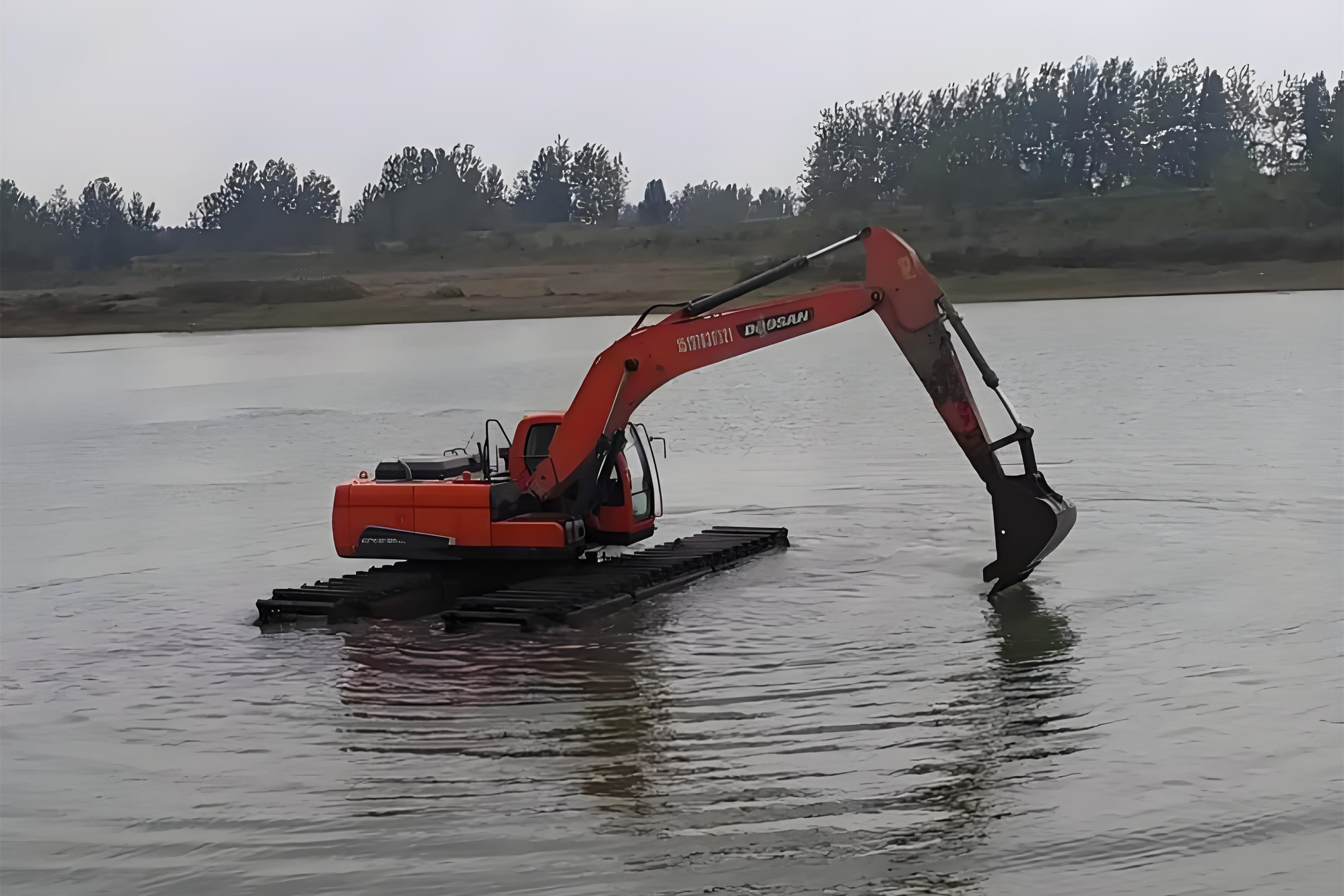 南昌水挖清淤團(tuán)隊(duì)泓樺錦嘉-大面積沼澤地清淤總價(jià)一般什么范圍？