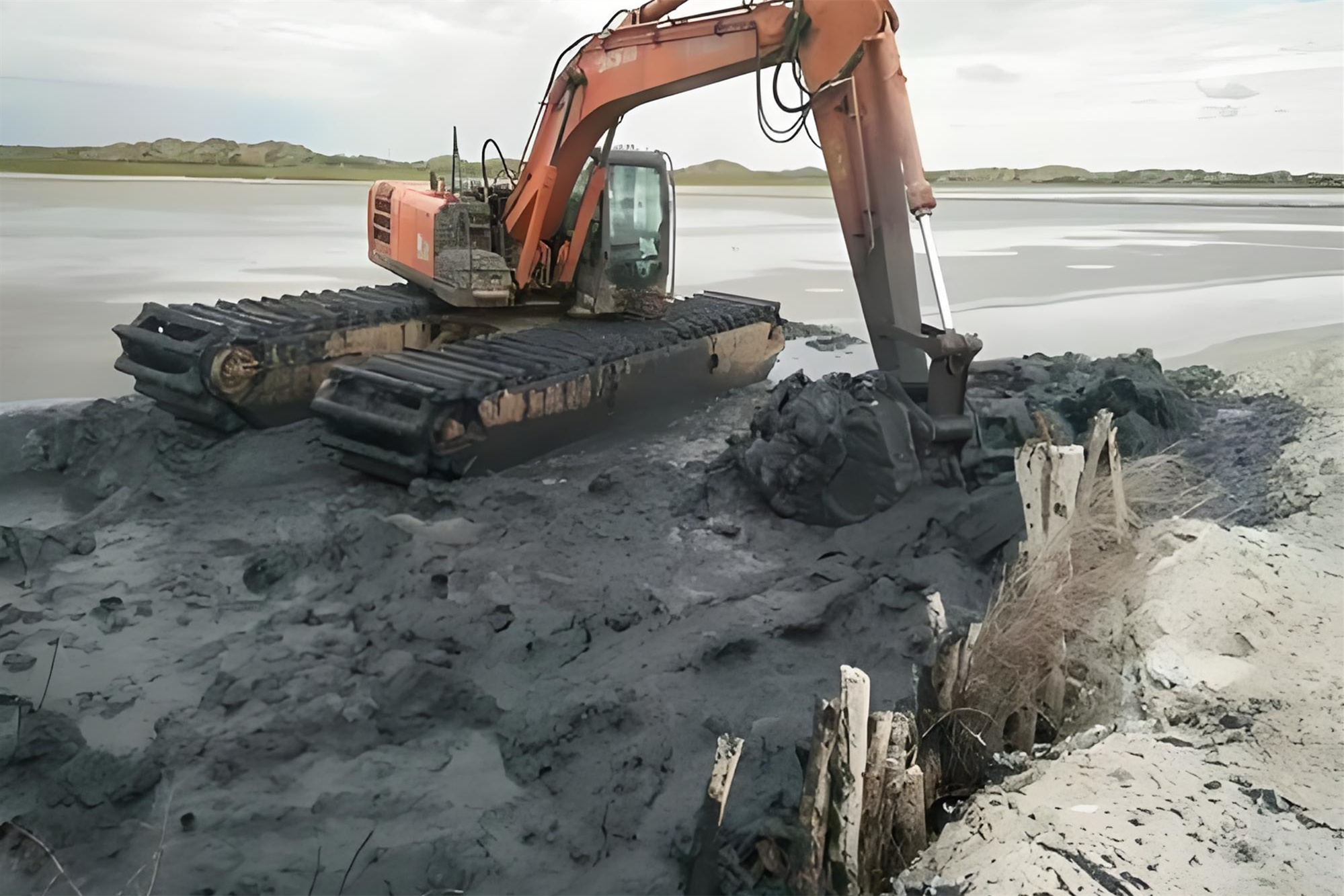 北京昌平區(qū)水上挖機清淤隊-挖機清淤效率受哪些因素影響？